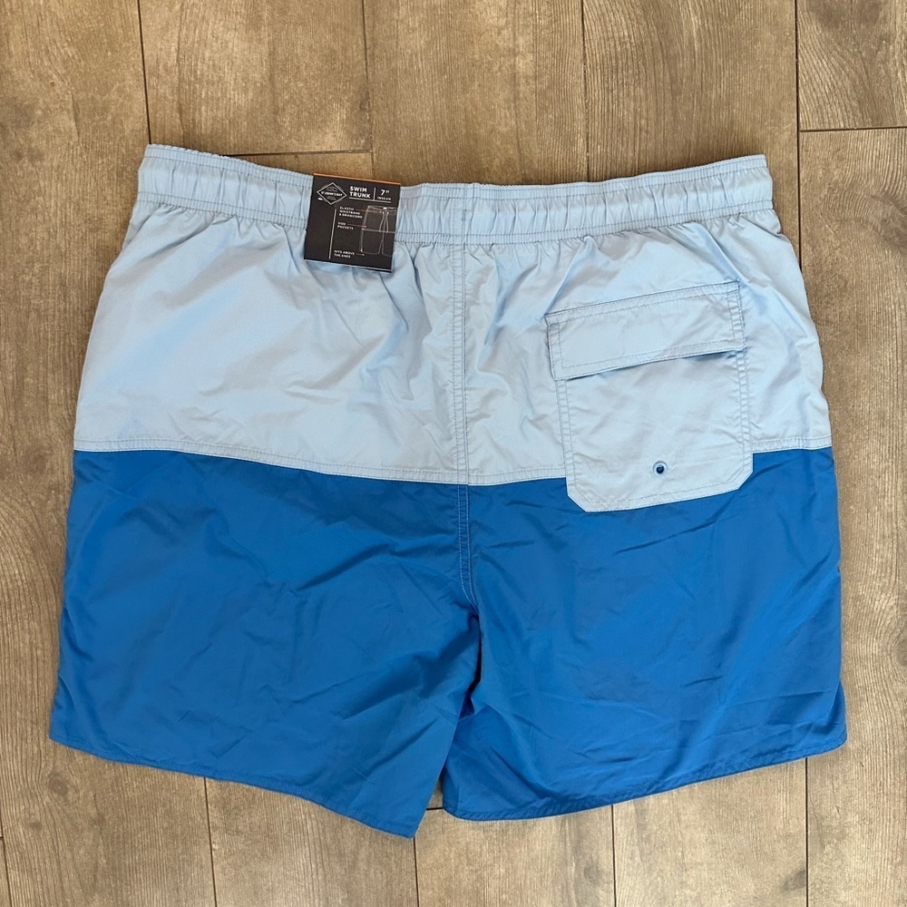 New St. John’s Bay Men’s XL Swim Trunks new with tags
New worn tags